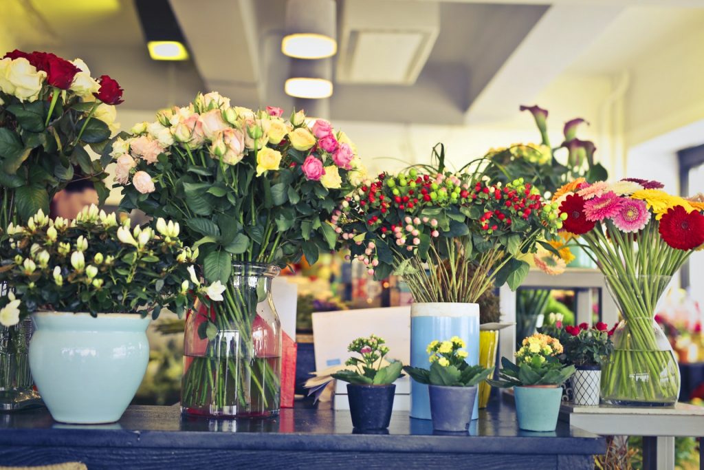 Blumen im Blumenladen von vorne