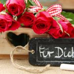 Rote Rosen mit Schild Für Dich