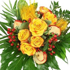 Strauß mit gelob roten Rosen, Apfeldeko