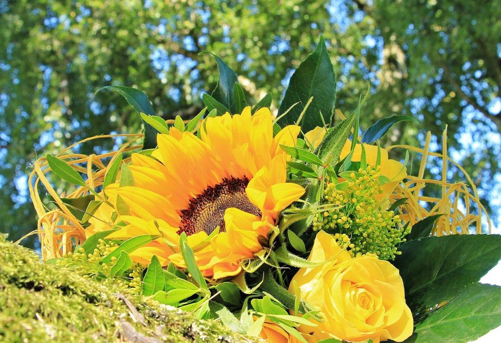 Sonnenblume und gelbe Rose Bouquet