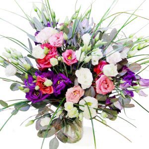 Blumenstrauß mit Lisianthus in weiß, blau und rosa