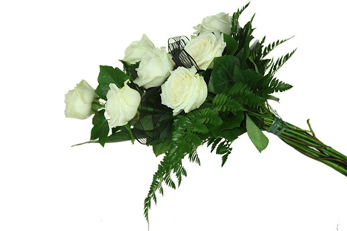 Liegestrauß mit weißen Rosen