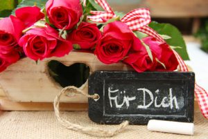 Rote Rosen mit Schild Für Dich