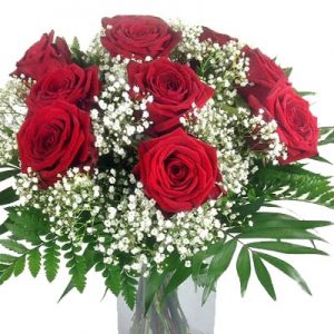 Blumenstrauß rote Rosen mit Schleierkraut