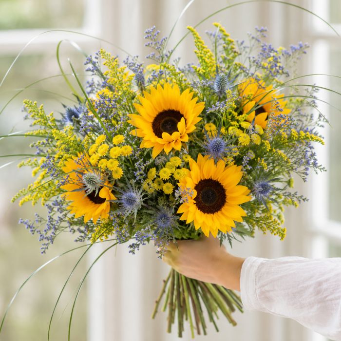 Sommer-Wiesenstrauß mit Sonnenblumen