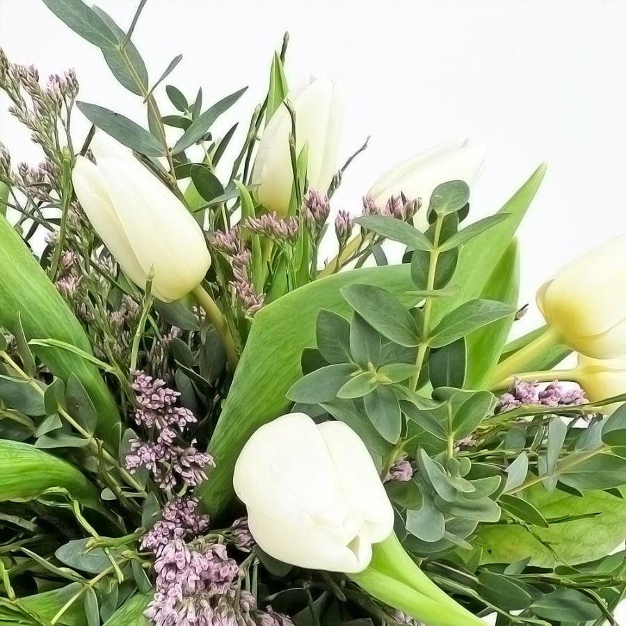 Tulpenstrauß mit weißen Tulpen