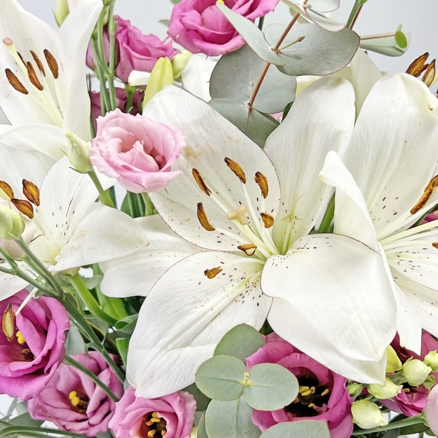 Lilien Lisianthus Blumenstrauß