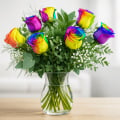 Bunter Blumenstrauß mit Regenbogenrosen