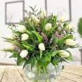 Tulpenstrauß mit weißen Tulpen