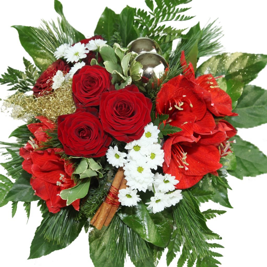 Blumenstrauß Weihanchten mit roten Rosen und Christkugel