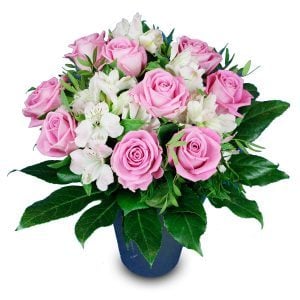 Blumenstrauß mit rosa Rosen und weißen Alstromerien
