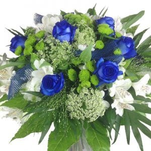 Großer Blumenstrauß mit blauen Rosen